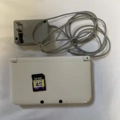 ニンテンドー3DS LL ホワイト 本体　充電器　SDカード付き