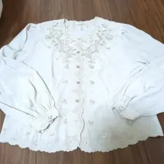 Montaire 刺繍入りブラウス　グレー・ベージュ　9号