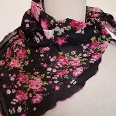 韓国製黒字に花柄三角コットンスカーフ