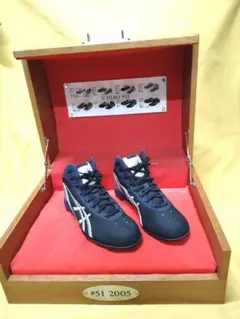 イチロー選手スパイク限定１００足販売アシックス　2005スパイク木製ケース付 イチロー スパイク ICHIRO 限定モデル2005 木製ケース付き