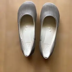 シューズ　色　モカ