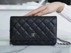 Chanel ブラック キルティングショルダーバッグ