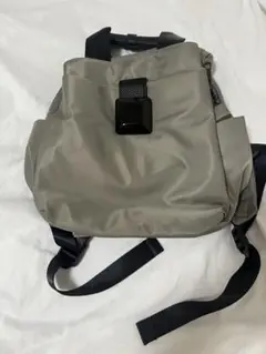 リュック　グレー