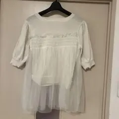 ホワイト フリル付き 半袖トップス