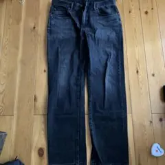 UNIQLO JEANS ブラックストレートジーンズ