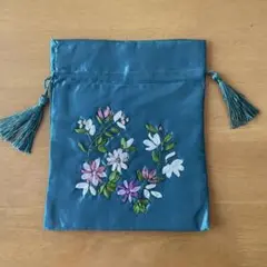 花柄刺繍の青色巾着袋