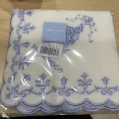 WEDGWOOD 刺繍入りハンカチ ホワイト・ブルー