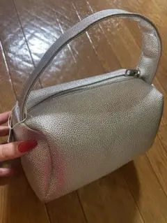 新品　シルバー ハンドバッグ ボックス型