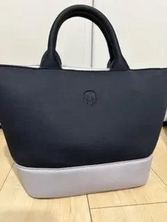 シンプルな黒とグレーのトートバッグ