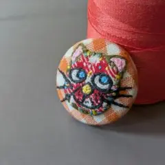 ミニサイズ 猫の顔のブローチ
