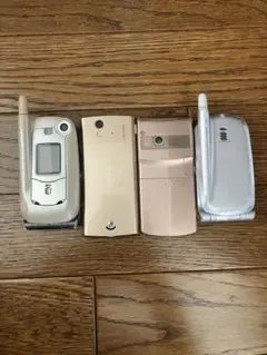 ｉモード、Xperia、ドコモのガラケー４個セット　docomo