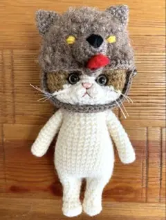 はちわれネコちゃんとオオカミ帽子