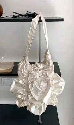★美品★デザイン肩掛けバッグ　個性的　お洒落　韓国