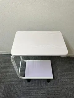 【予約済み商品】ホワイトキャスター付きテーブル