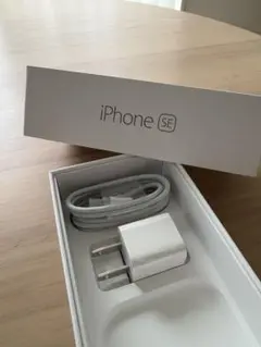 Apple純正品　Lightning-USBケーブル、USB充電アダプタ