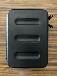 ネーエ　nahe ブラック　ガジェットケース メッシュポケット付き