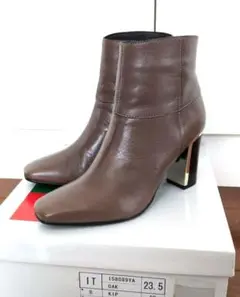 Item thumbnail for item f6ab8047-b216-449e-afa9-1b3253946342