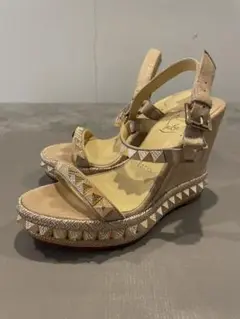 スタッズ付きルブタンサンダル