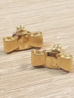 フェラガモ ピアス