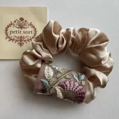【2点ご購入で1000円】インド刺繍リボンシュシュ No.585