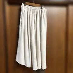 ホワイトフレアパンツ
