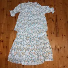 新品　ユニクロ　ポールアンドジョー　花柄シャツ＆フリルスカートセットアップ