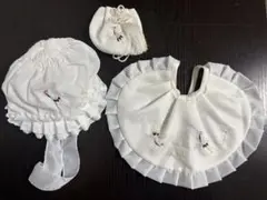 帽子・よだれかけ・お守り袋 3点セット 白地 鶴刺繍 フリル付き 男女兼用