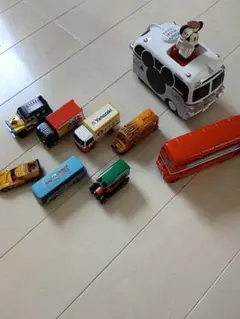 トミカ7台　ディズニーリゾートミッキーバス　赤バス　9点セット