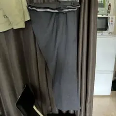美品ウェスト調整ができるダークグレー スラックス