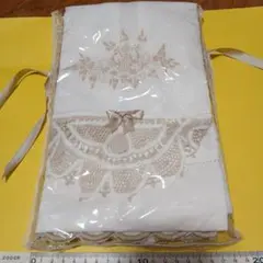 刺繍とレースのタオル