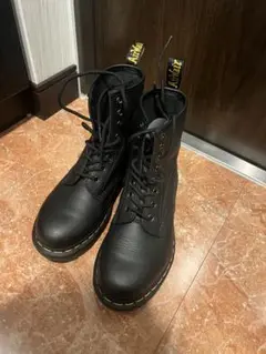 Dr. Martens 1460ブラック 8ホールブーツ
