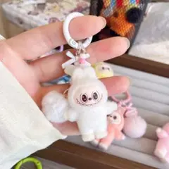 【新品未使用】【送料込】ラブブぬいぐるみキーホルダー限定色白×①残りわずか