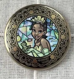 ディズニー　ティアナ　缶バッジ　金メッキ　高級感