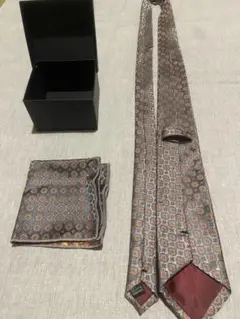 【美品】 ネクタイ＆チーフ 高級感 セット ダーバン風