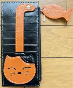 猫と肉球デザインの長財布