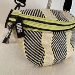 美品⭐️UGG ストライプ ボディバッグ