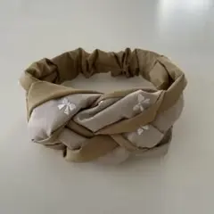 クロスターバンヘアバンド（編み込みタイプ）ベージュに刺繍リボン➕ベージュ