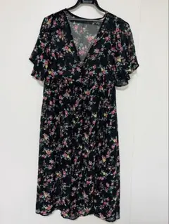 【新品未使用】花柄 シアー素材ワンピース