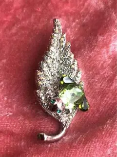 ✨ジンカ・ネズ✨カエルのブローチ✨