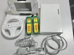 Wii U 本体 （リモコン 3個、ハンドル、コード、本体縦置きスタンド付）