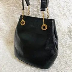 ungaro ウンガロ トートーバッグ A 4レザー 黒　ブラック ゴールド金具