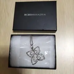 BCBGMAXAZRIA 蝶型ネックレス