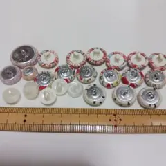 ボタンセット 多様なデザインとサイズ　きのこボタン