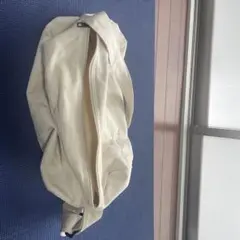 ホワイトキャンバスボディバッグ