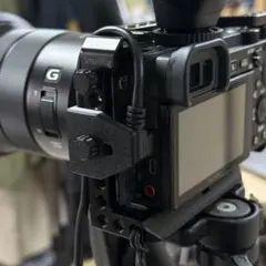 Sony α6500用USBテザーコードクランプ SmallRigケージ対応