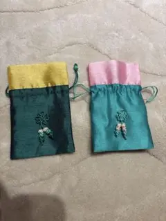 刺繍入りサテン巾着袋2個セット