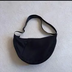 ユニクロ　ラウンドショルダーバック　メッシュ