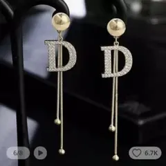 Dイニシャル チャークリスタルロングドロップピアス ゴールド