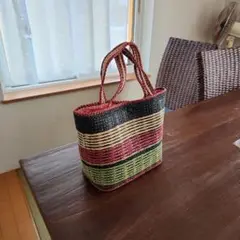 カラフルな編み込みトートバッグ
