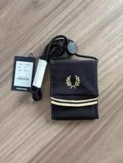 FRED PERRY 新品　ピケネックポーチ